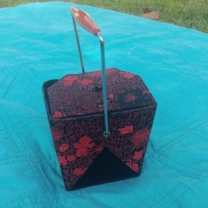 Yans NY Chinese take out purse in black/red